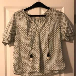 Flowy blouse with sinched arms